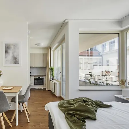 Contemporary Near Wenceslas Square By Days Πράγα