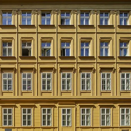 Contemporary Near Wenceslas Square By Days Διαμέρισμα